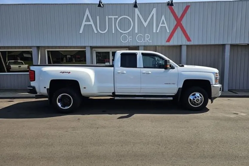 2016 Chevrolet Silverado 3500HD LT photo 1