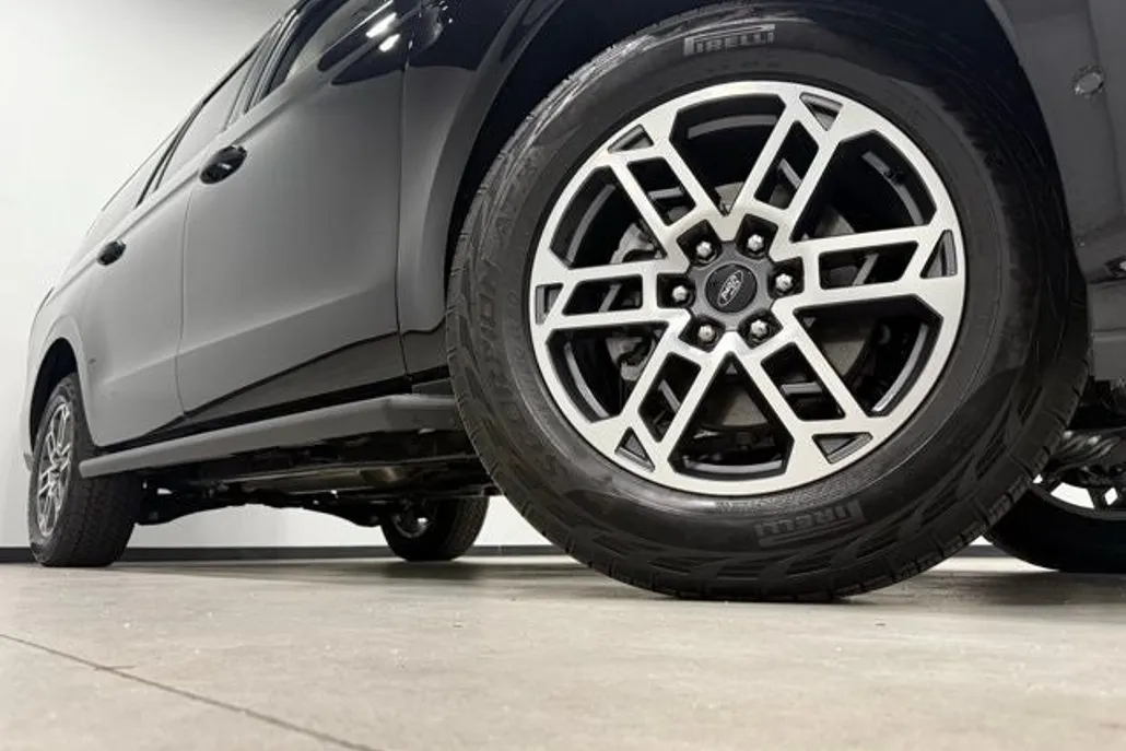 2025 Ford Expedition MAX EL photo 1