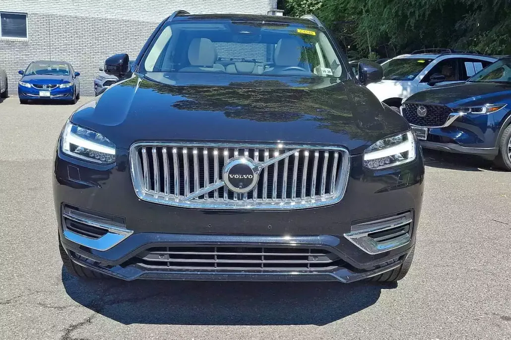 2024 Volvo XC90 B5 AWD Plus photo 1