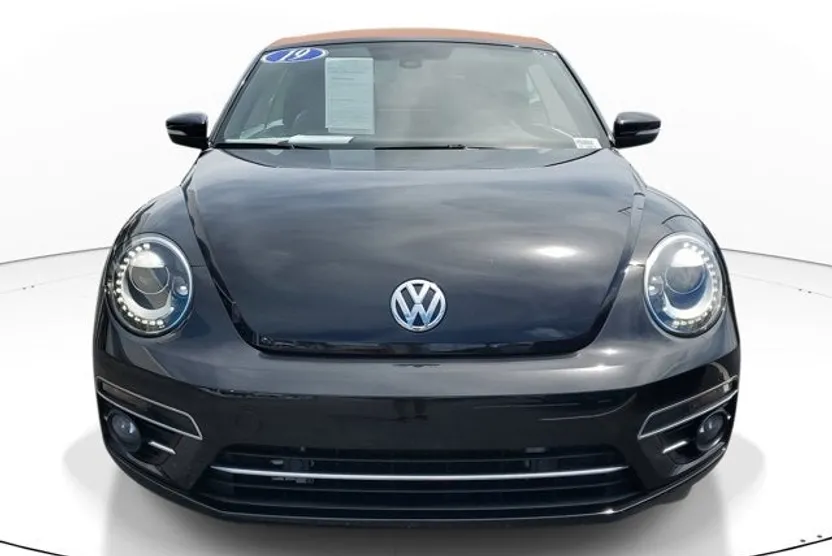 2019 Volkswagen Beetle Convertible Final Edition SE photo 1