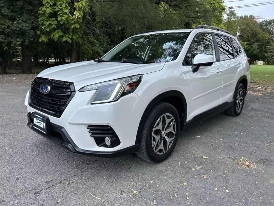 2023 Subaru Forester Premium photo 1