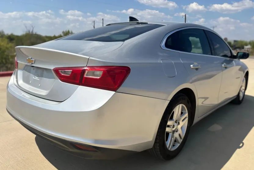 2017 Chevrolet Malibu LS photo 1