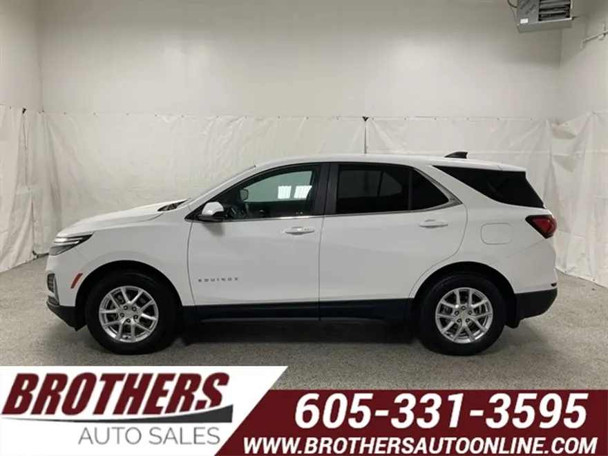 2023 Chevrolet Equinox LT photo 1