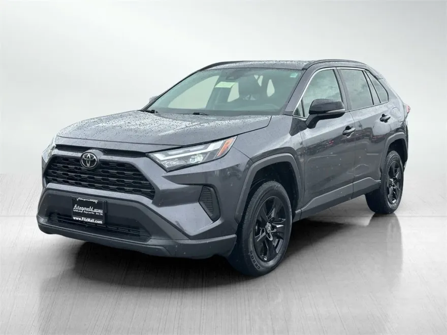 2022 Toyota RAV4 XLE photo 1