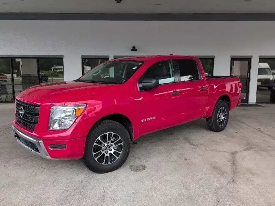 2023 Nissan Titan SV photo 1