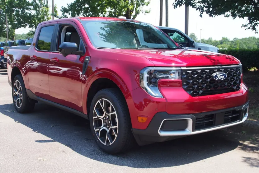 2025 Ford Maverick Lariat photo 1