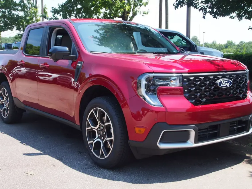 2025 Ford Maverick Lariat photo 1