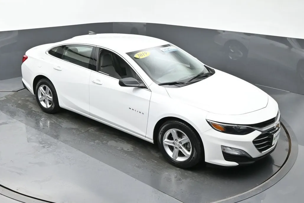 2019 Chevrolet Malibu LS photo 1