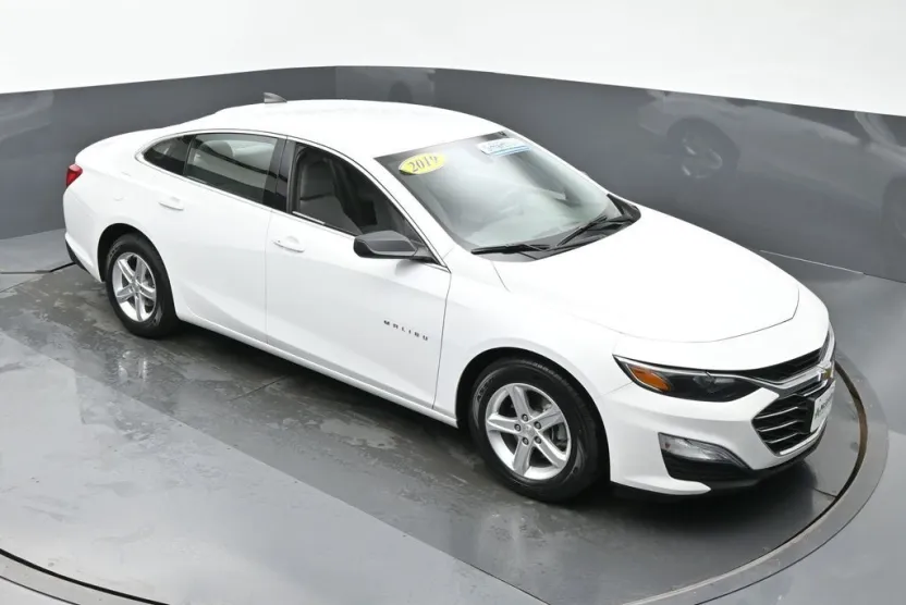 2019 Chevrolet Malibu LS photo 1