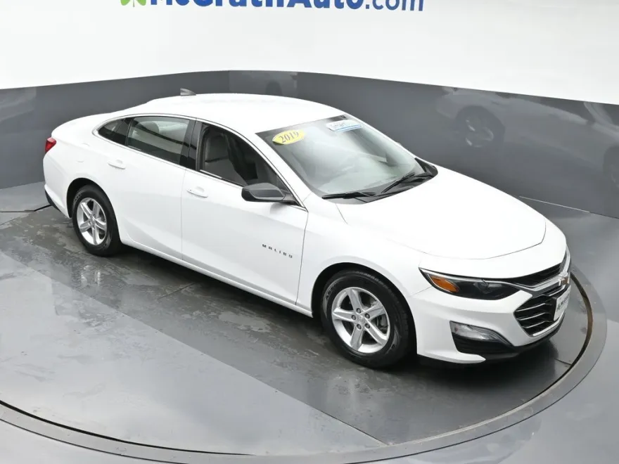 2019 Chevrolet Malibu LS photo 1