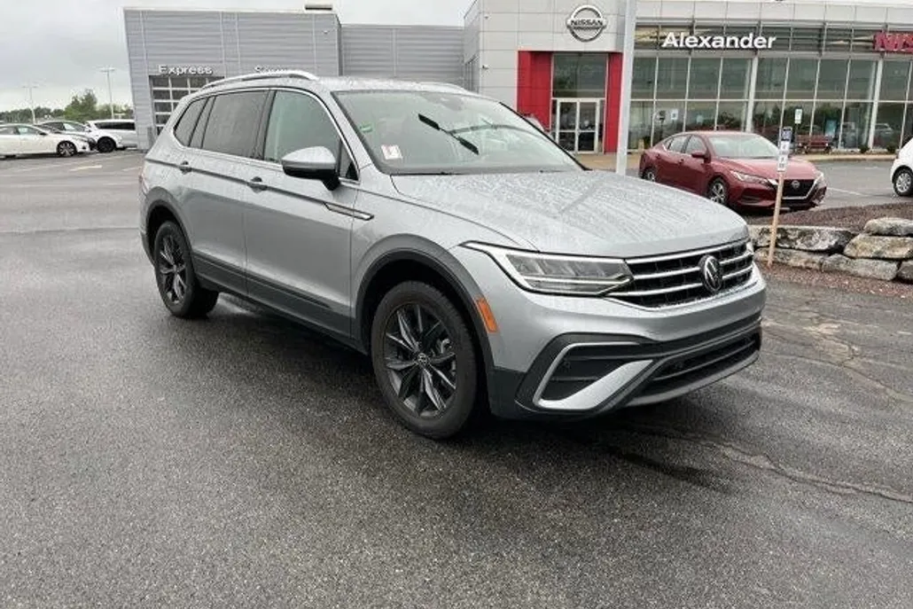 2022 Volkswagen Tiguan SE photo 1