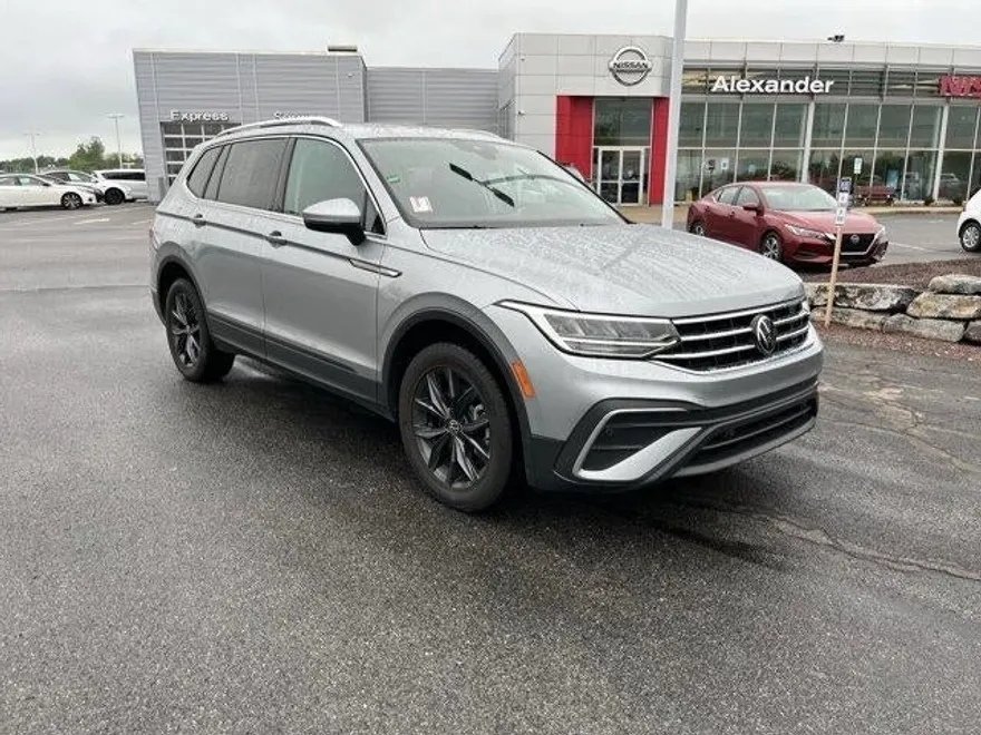 2022 Volkswagen Tiguan SE photo 1