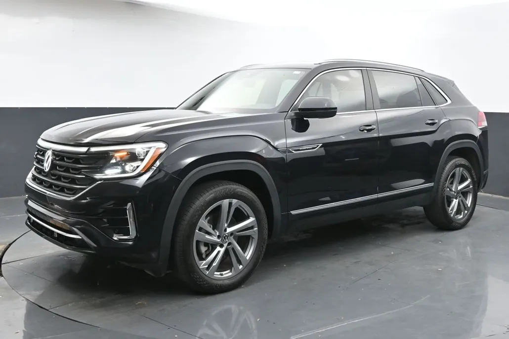 2024 Volkswagen Atlas Cross Sport SEL R-Line photo 1