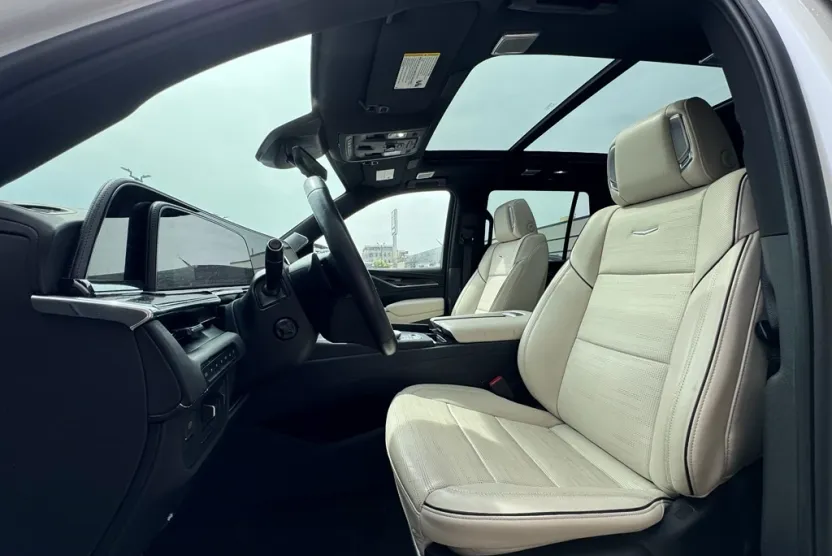 2023 Cadillac Escalade Sport photo 1