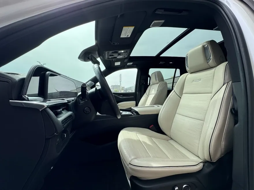 2023 Cadillac Escalade Sport photo 1