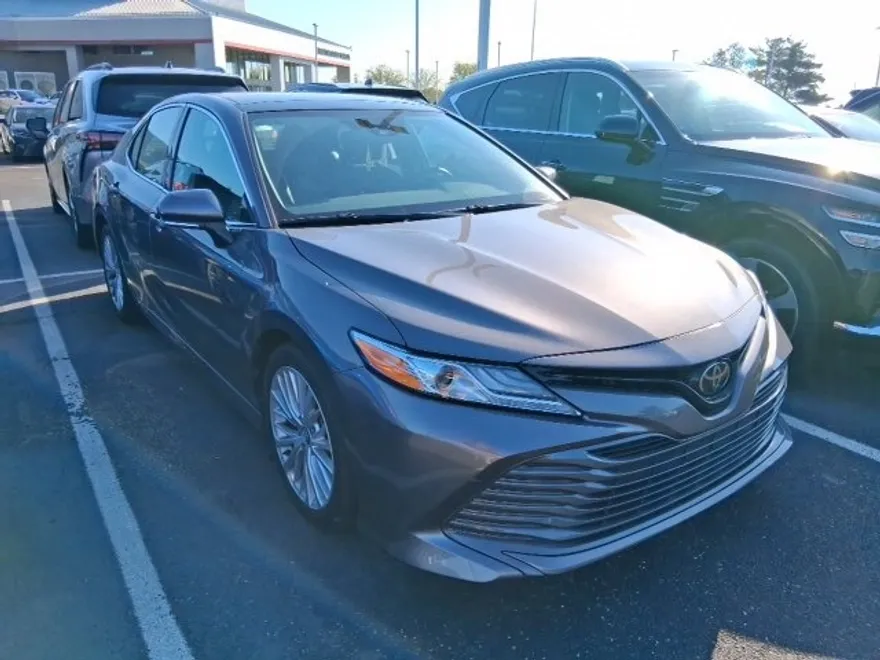 2020 Toyota Camry XLE photo 1