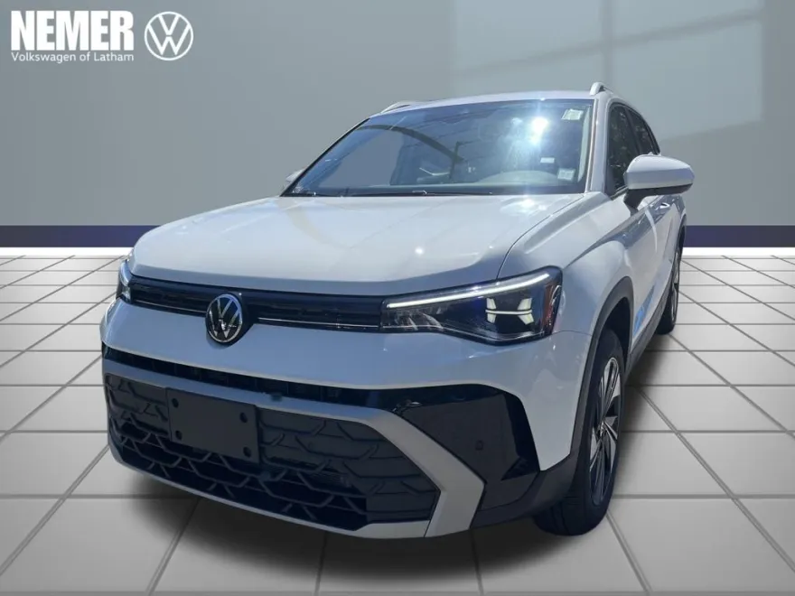 2025 Volkswagen Taos SE photo 1