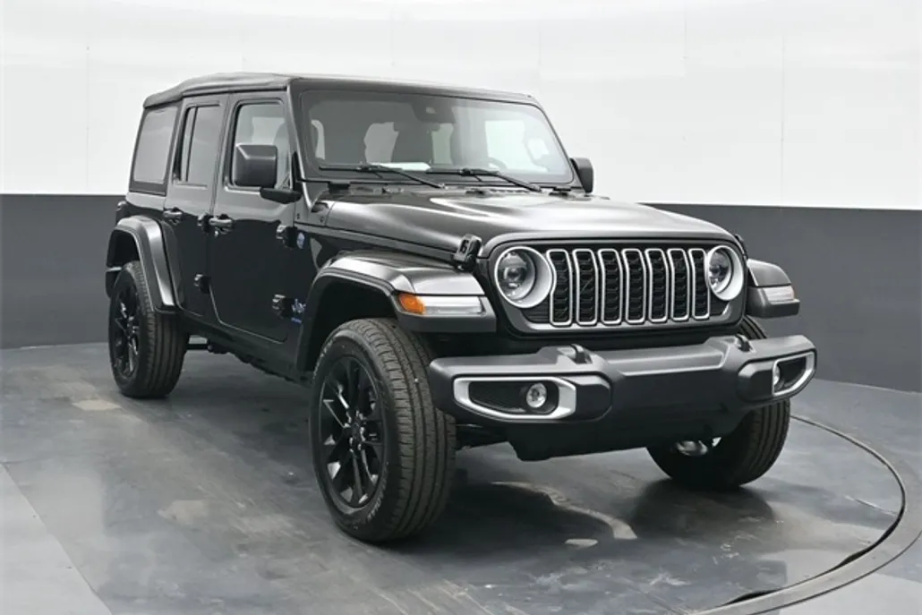 2025 Jeep Wrangler 4xe Sahara photo 1