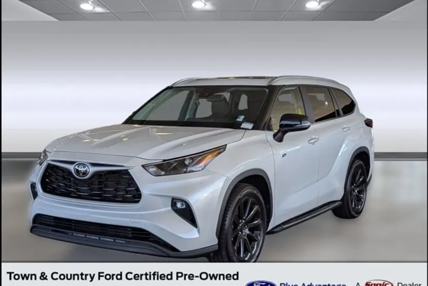 2023 Toyota Highlander XLE photo 1