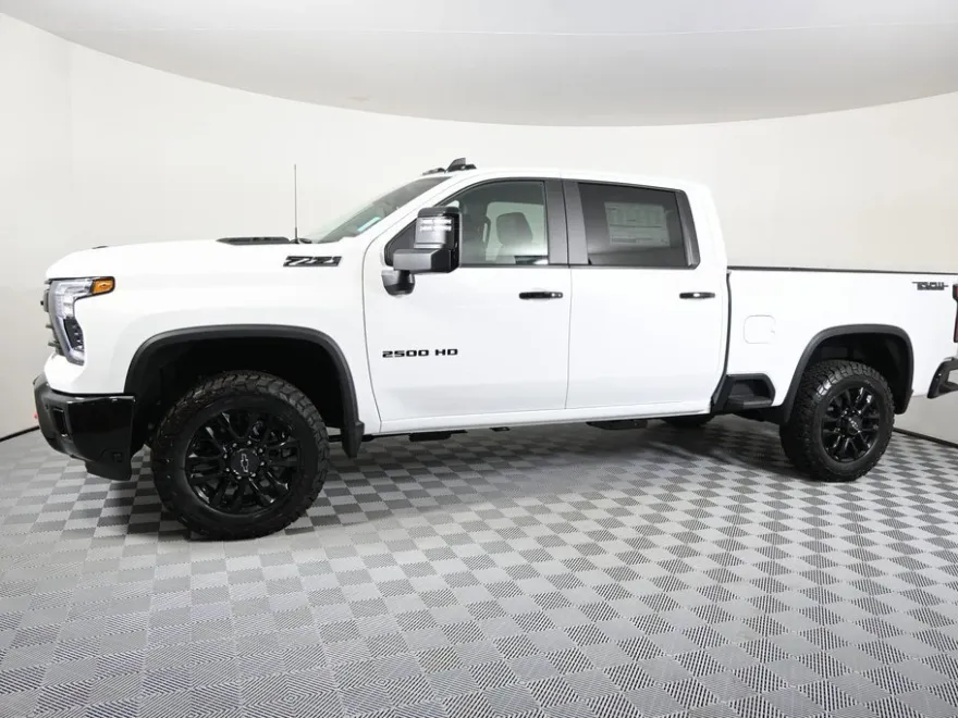 2026 Chevrolet Silverado 2500HD LT photo 1
