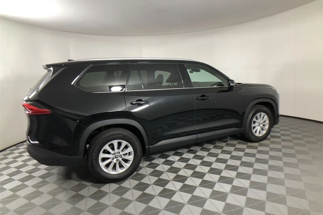 2024 Toyota Grand Highlander XLE photo 1