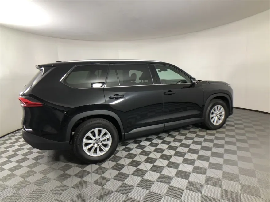 2024 Toyota Grand Highlander XLE photo 1
