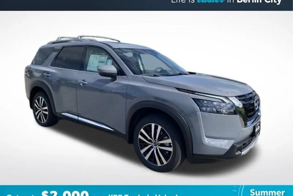 2025 Nissan Pathfinder Platinum photo 1