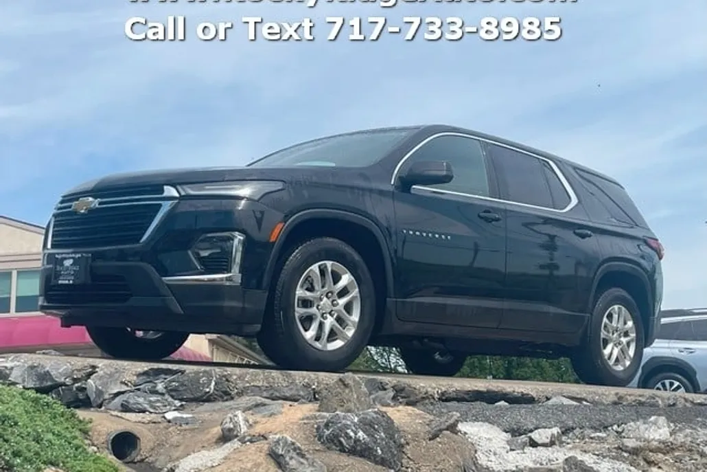 2022 Chevrolet Traverse LS photo 1