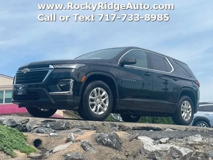 2022 Chevrolet Traverse LS photo 1