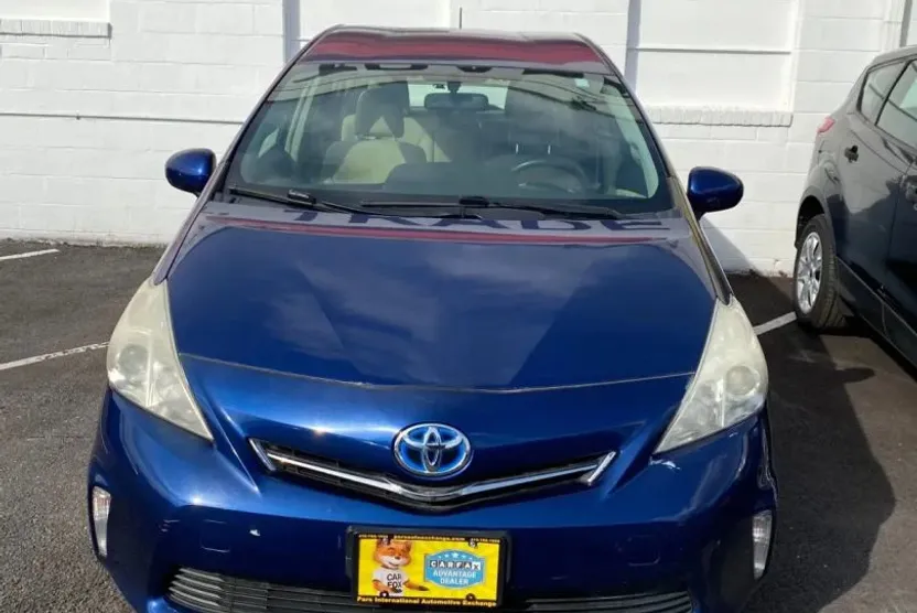 2013 Toyota Prius V Five photo 1