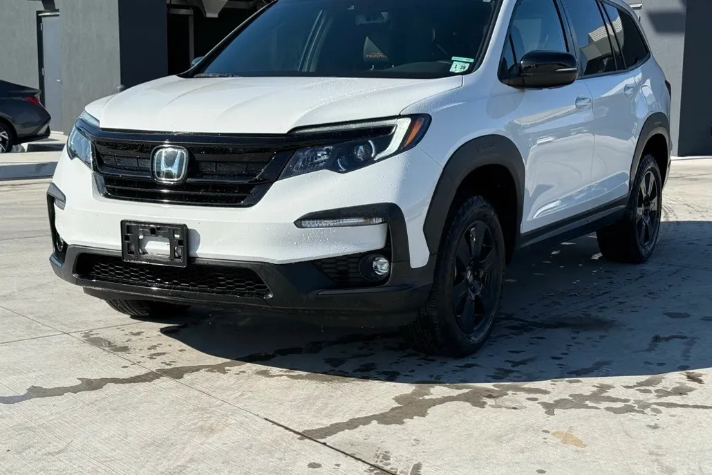 2022 Honda Pilot TrailSport photo 1