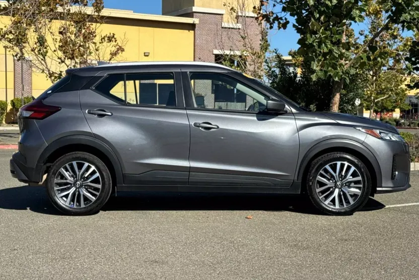 2024 Nissan Kicks SV photo 1