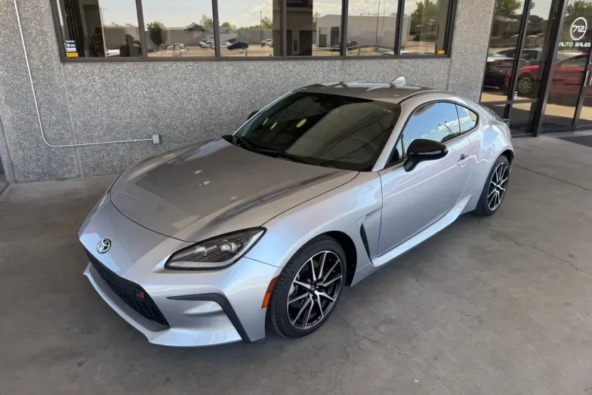 2024 Toyota GR86 Base photo 1