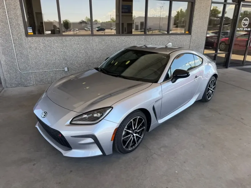 2024 Toyota GR86 Base photo 1