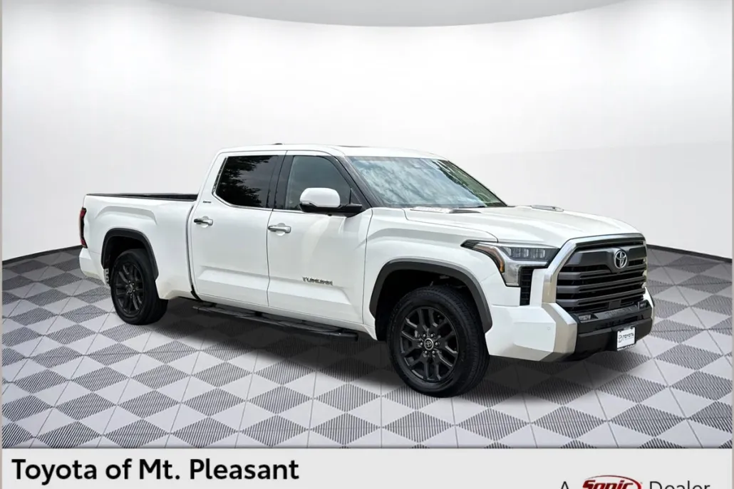 2023 Toyota Tundra Limited photo 1