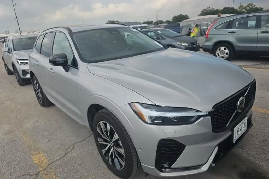 2025 Volvo XC60 B5 Plus photo 1