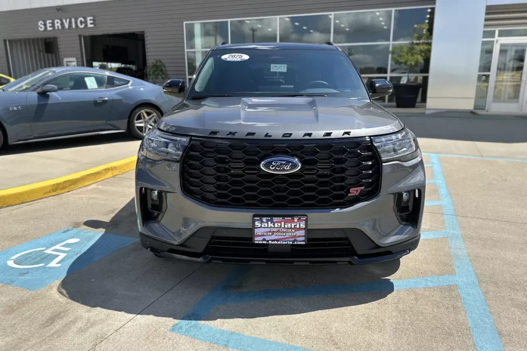 2025 Ford Explorer ST photo 1