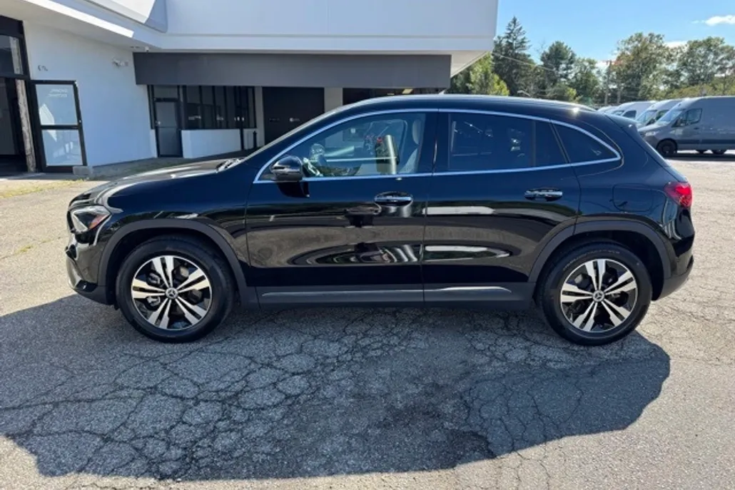 2025 Mercedes Benz GLA 250 4MATIC photo 1