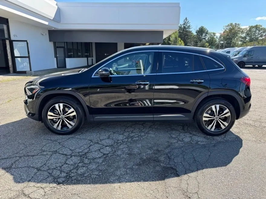 2025 Mercedes Benz GLA 250 4MATIC photo 1