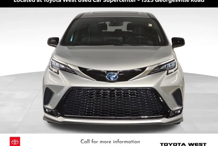 2021 Toyota Sienna XSE photo 1