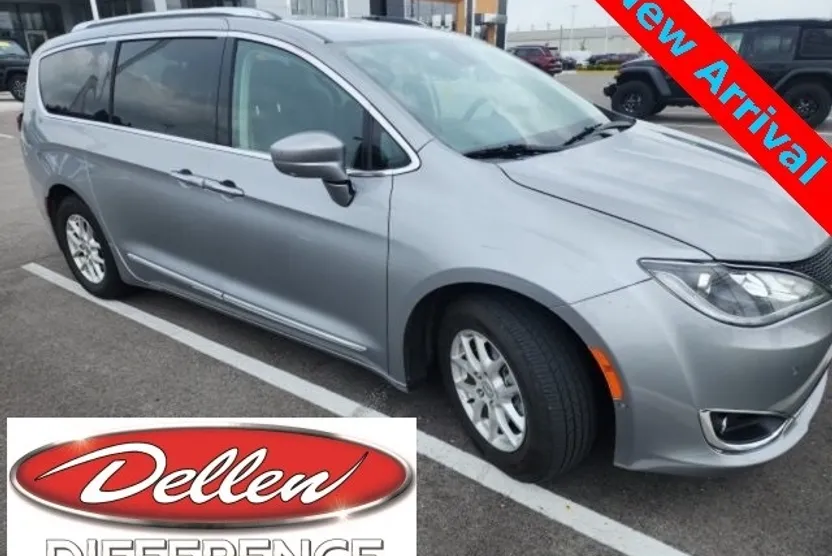 2020 Chrysler Pacifica Touring L photo 1