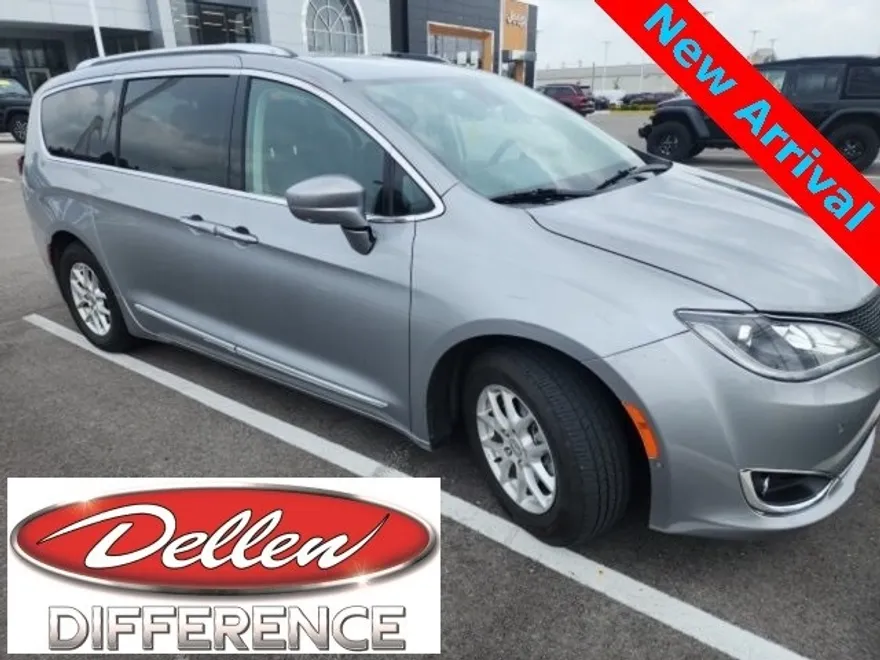 2020 Chrysler Pacifica Touring L photo 1