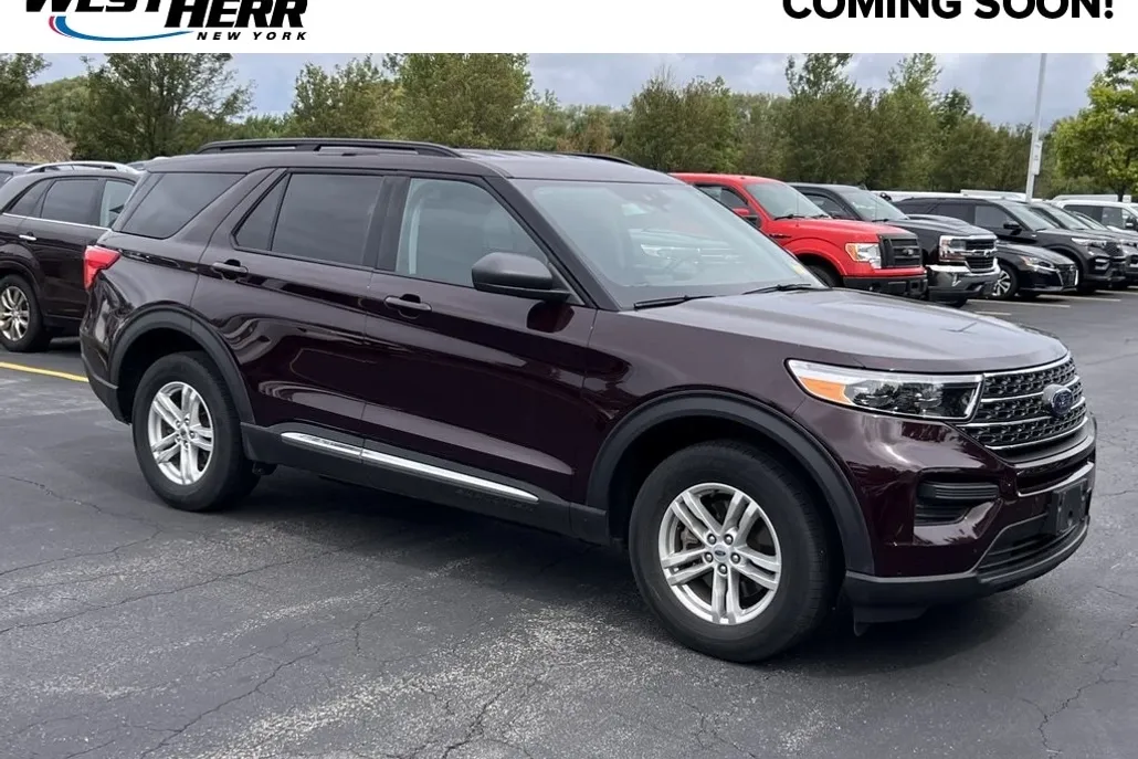 2023 Ford Explorer XLT photo 1