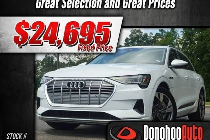 2022 Audi e-tron Premium photo 1