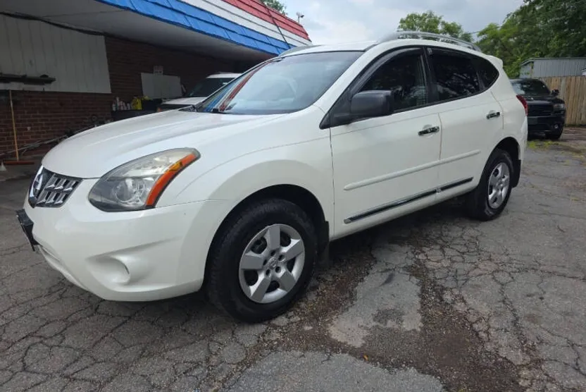 2015 Nissan Rogue Select S photo 1