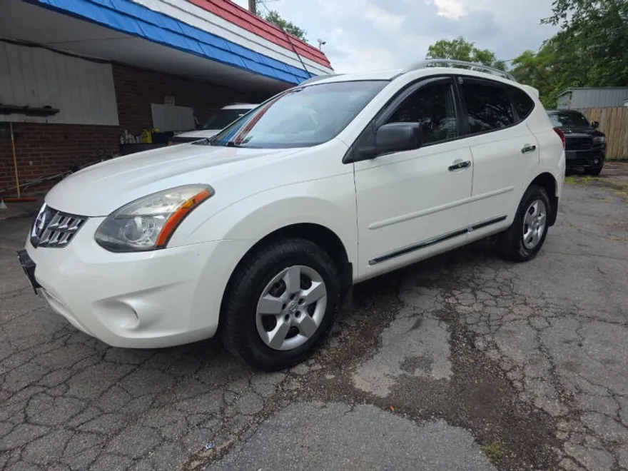 2015 Nissan Rogue Select S photo 1