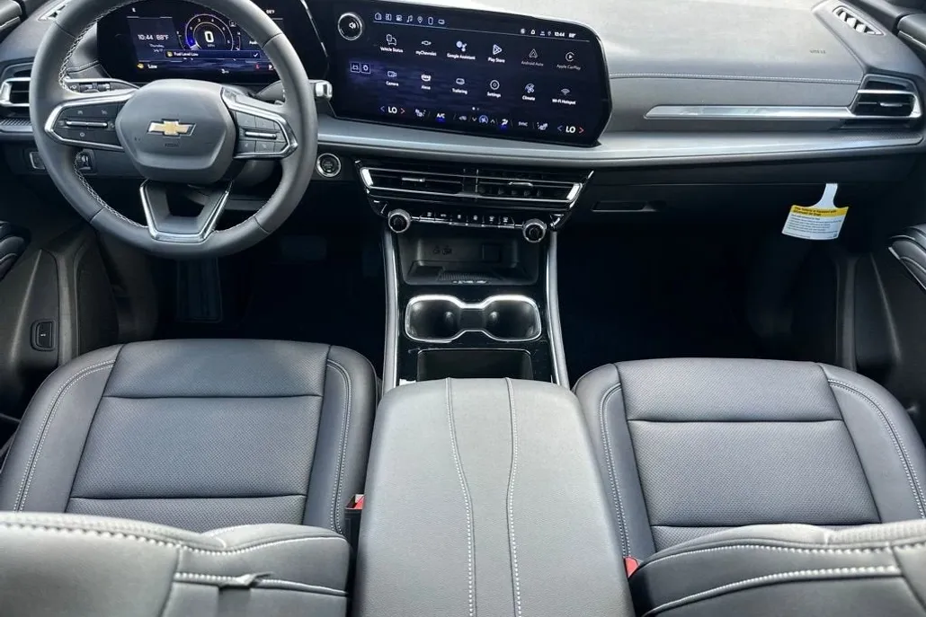 2025 Chevrolet Traverse photo 1