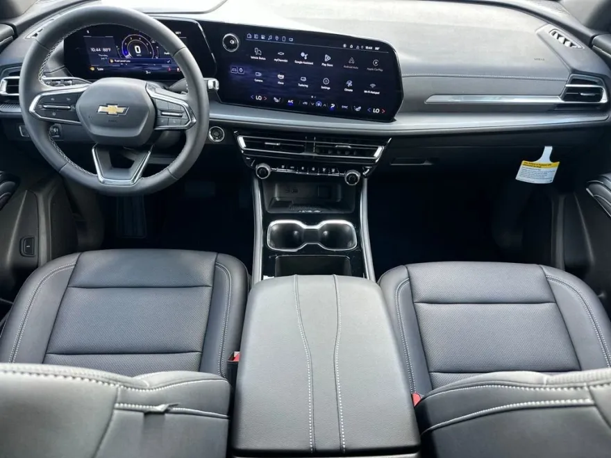 2025 Chevrolet Traverse photo 1