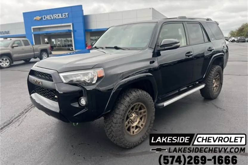 2019 Toyota 4Runner SR5 photo 1
