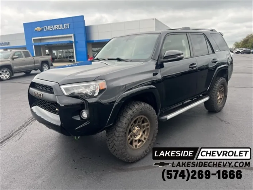 2019 Toyota 4Runner SR5 photo 1